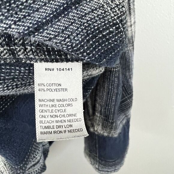 Field And Stream Blue Plaid Flannel Button Up - Picture 3 of 4